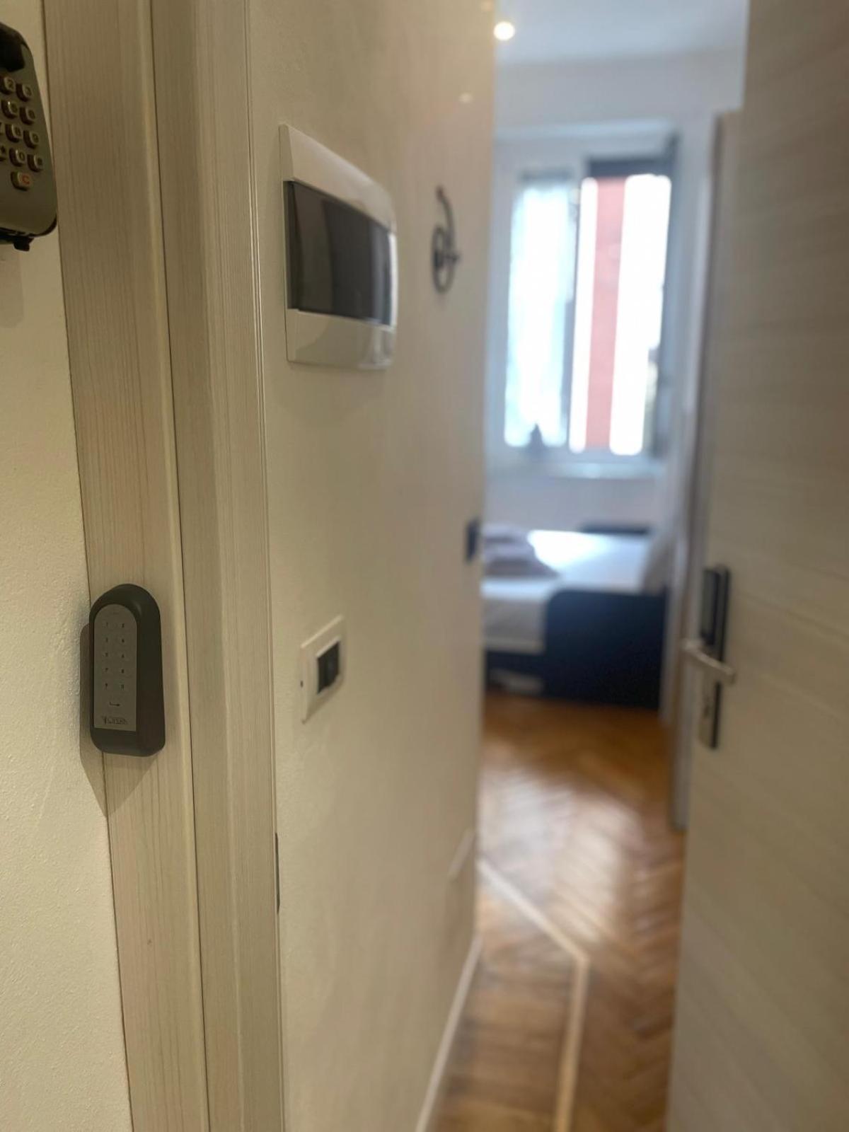 Drooms 4,0 Domotic Smart Self 24H,7 Vicino Treni Porta Susa E Centro Storico Турин Екстер'єр фото