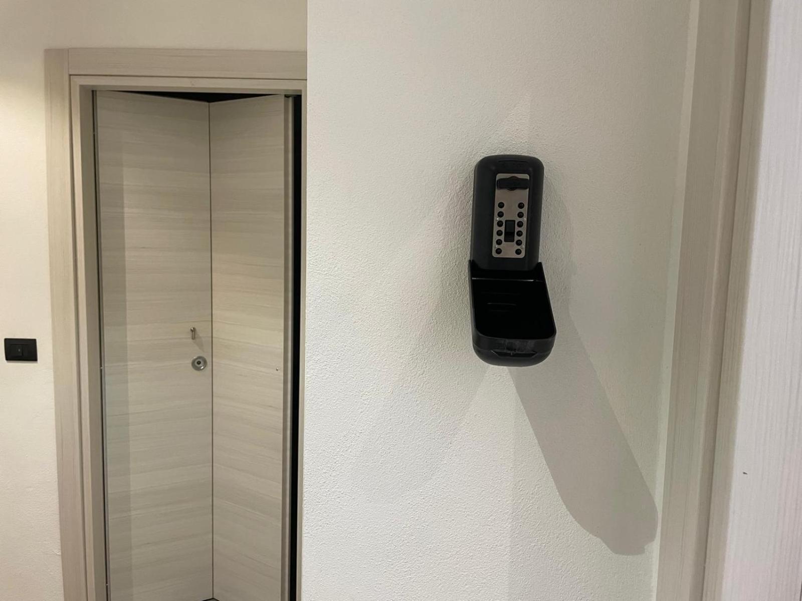 Drooms 4,0 Domotic Smart Self 24H,7 Vicino Treni Porta Susa E Centro Storico Турин Екстер'єр фото
